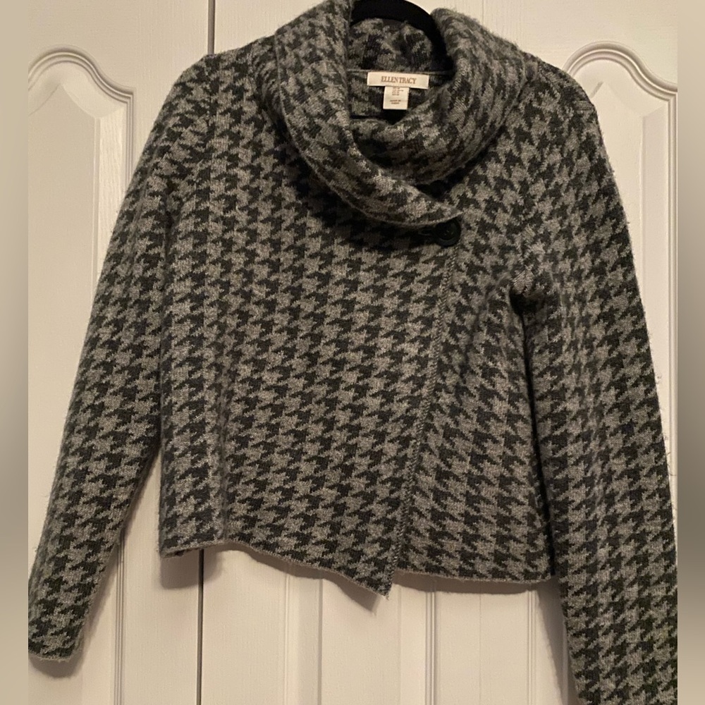 Ellen Tracy Wool blend Black and Gray Houndstooth cardigan Sweater